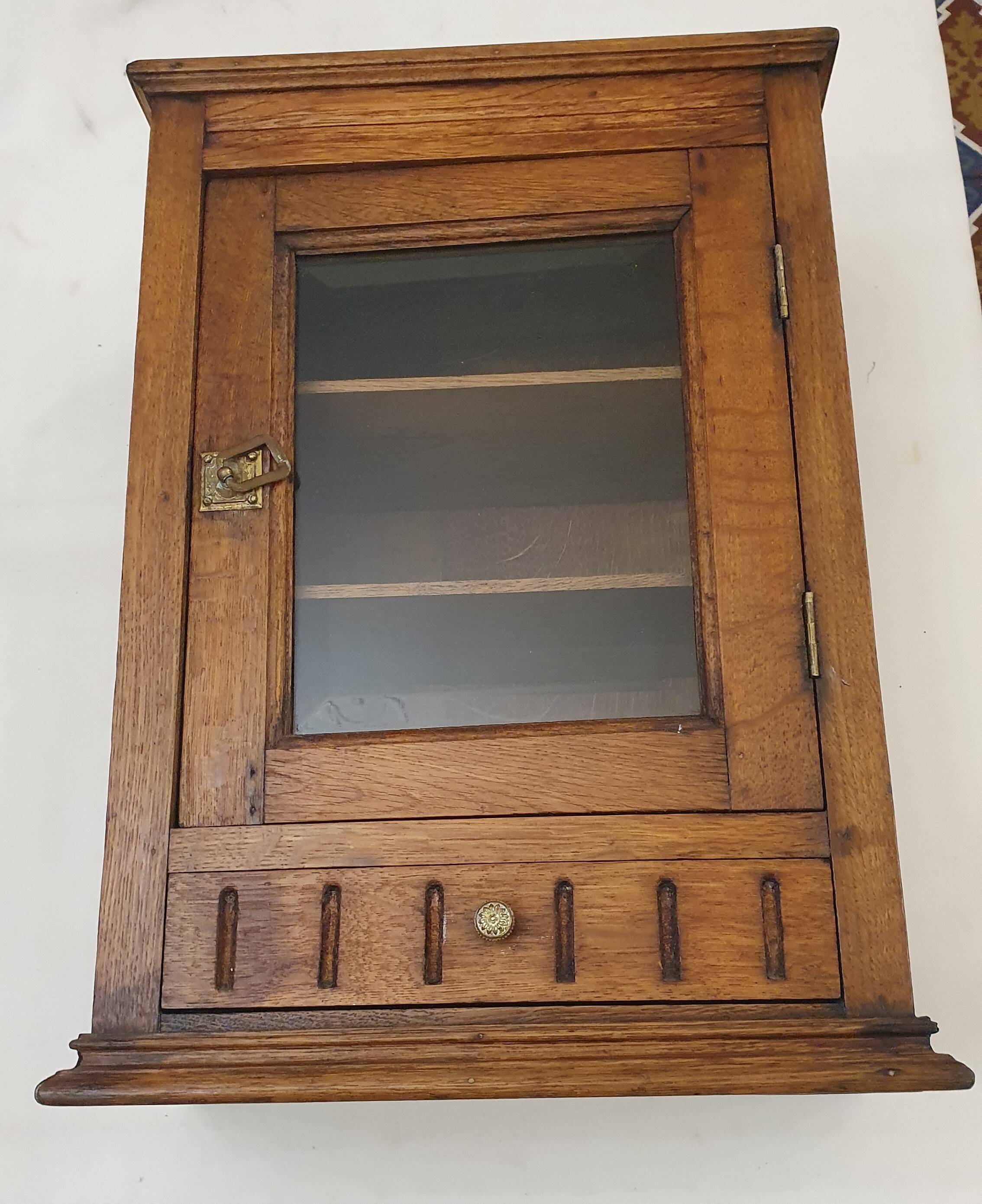 Small wall cabinet