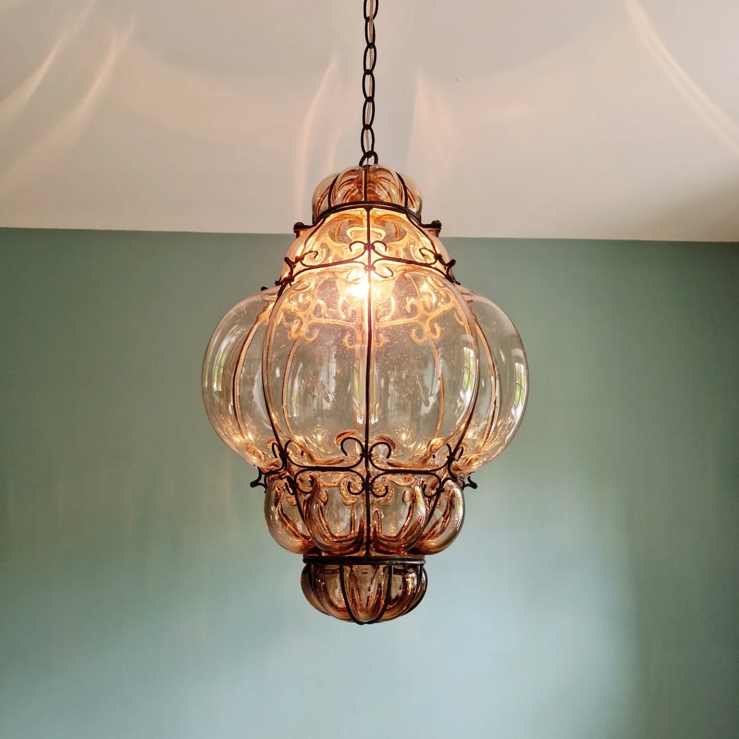 Large Venetian suspension in smoked blown Murano glass, mid-20th century.