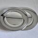 2 silver-plated charger plates, 28 cm in diameter.