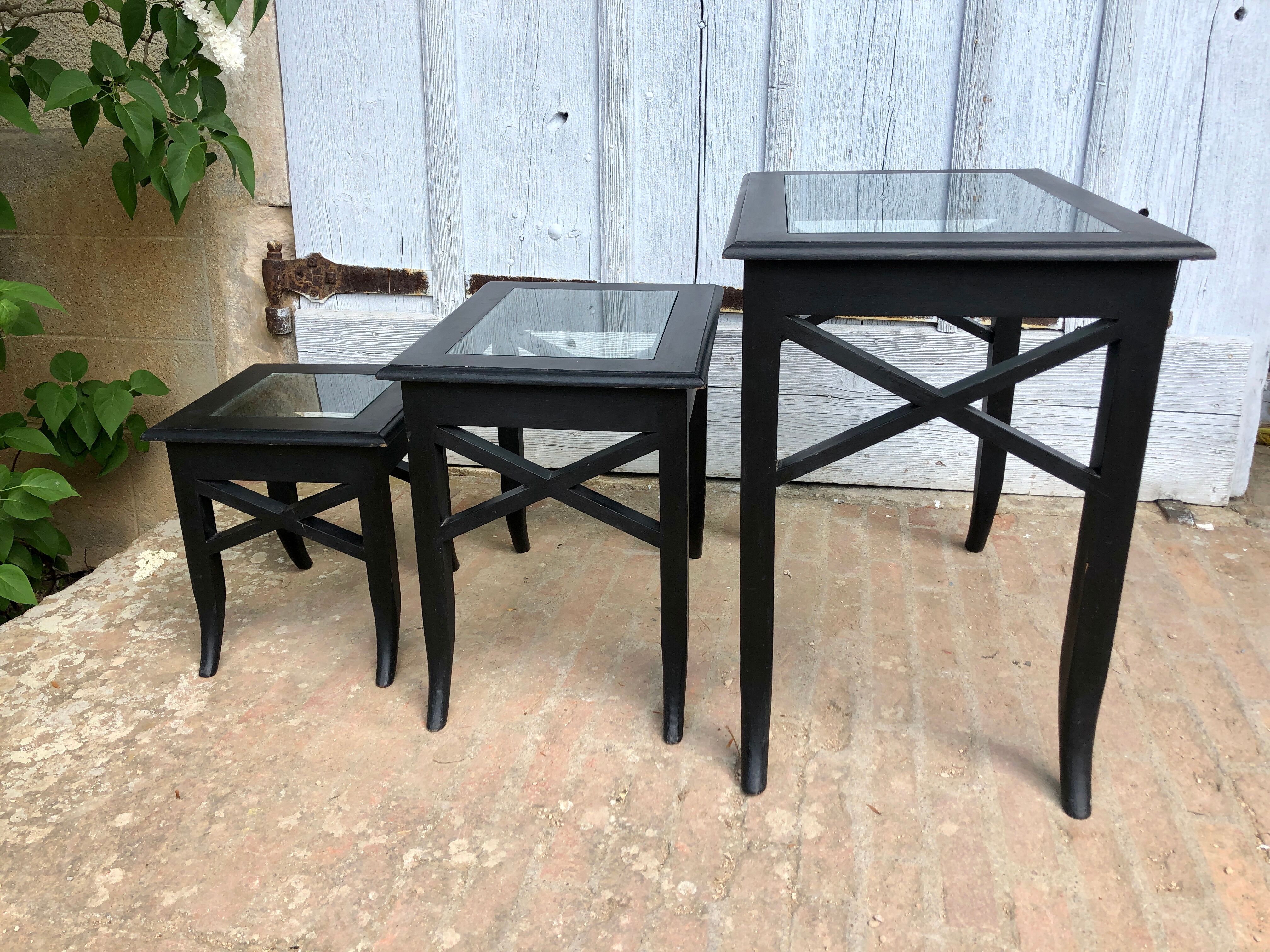 Set de 3 tables gigognes en verre et bois noir