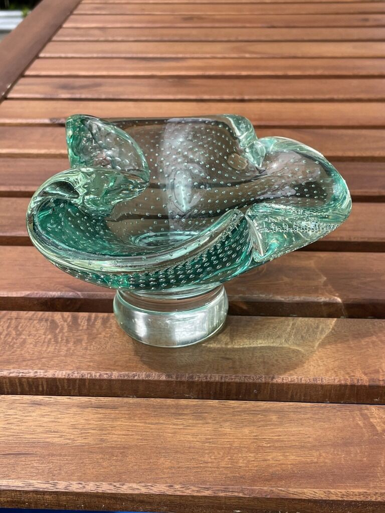 Empty bubbled glass pocket