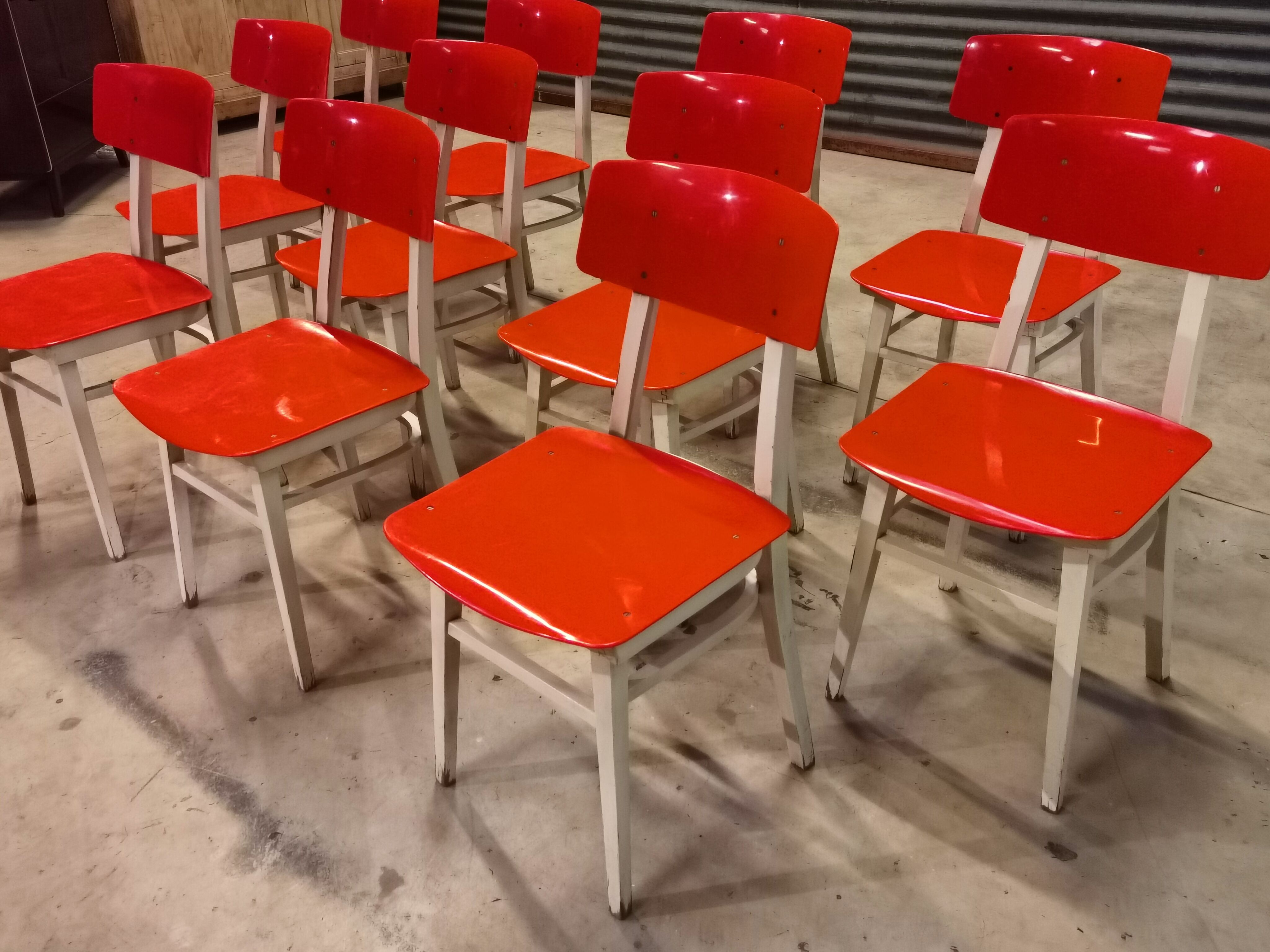 Lot de 11 chaises Ton