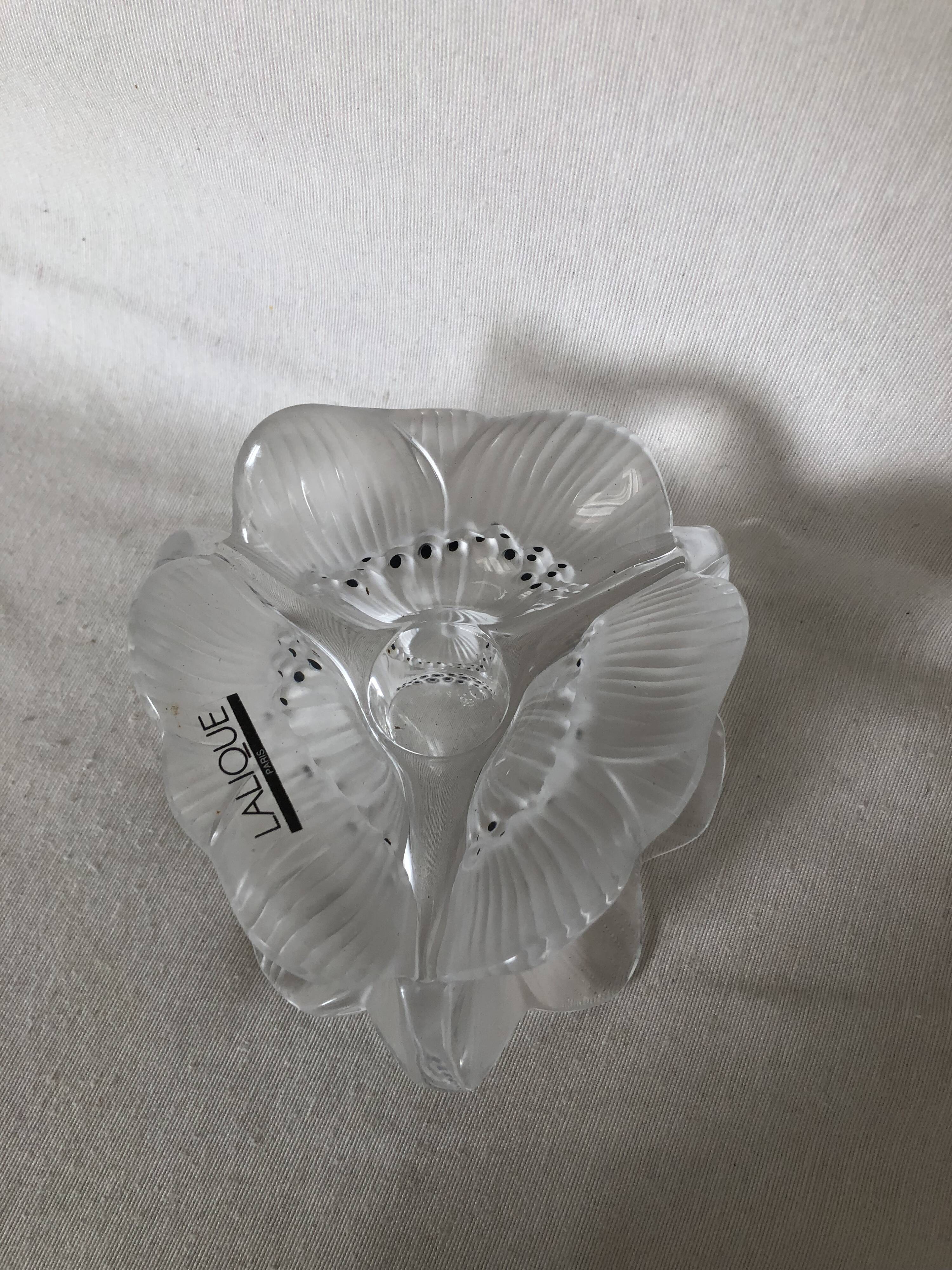 Crystal candlestick LALIQUE, three anemone flowers