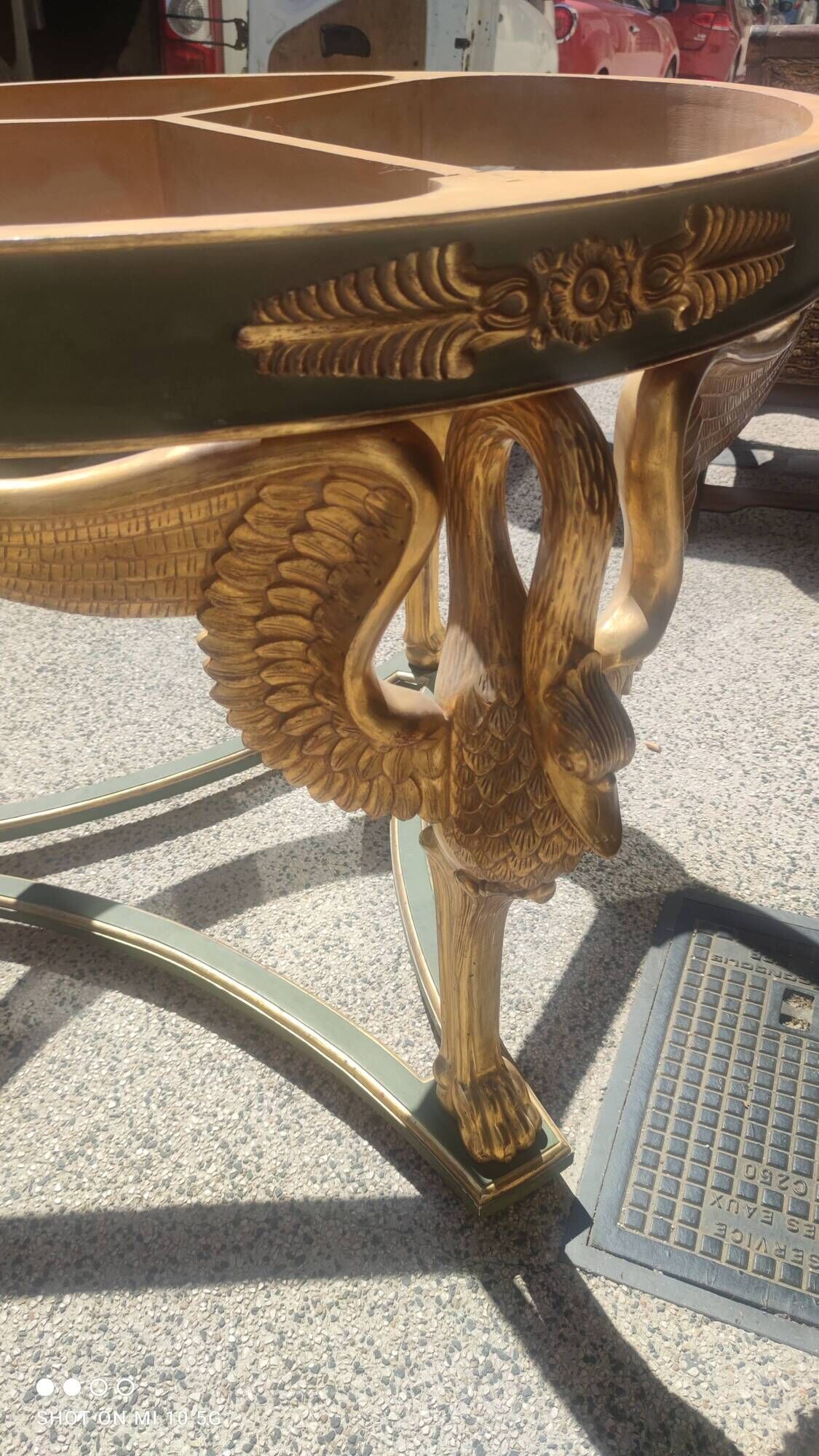 Table de milieu d'apparat en bois peint, doré et marbre carrare blanc