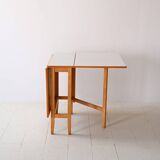 Retro extendable formica table