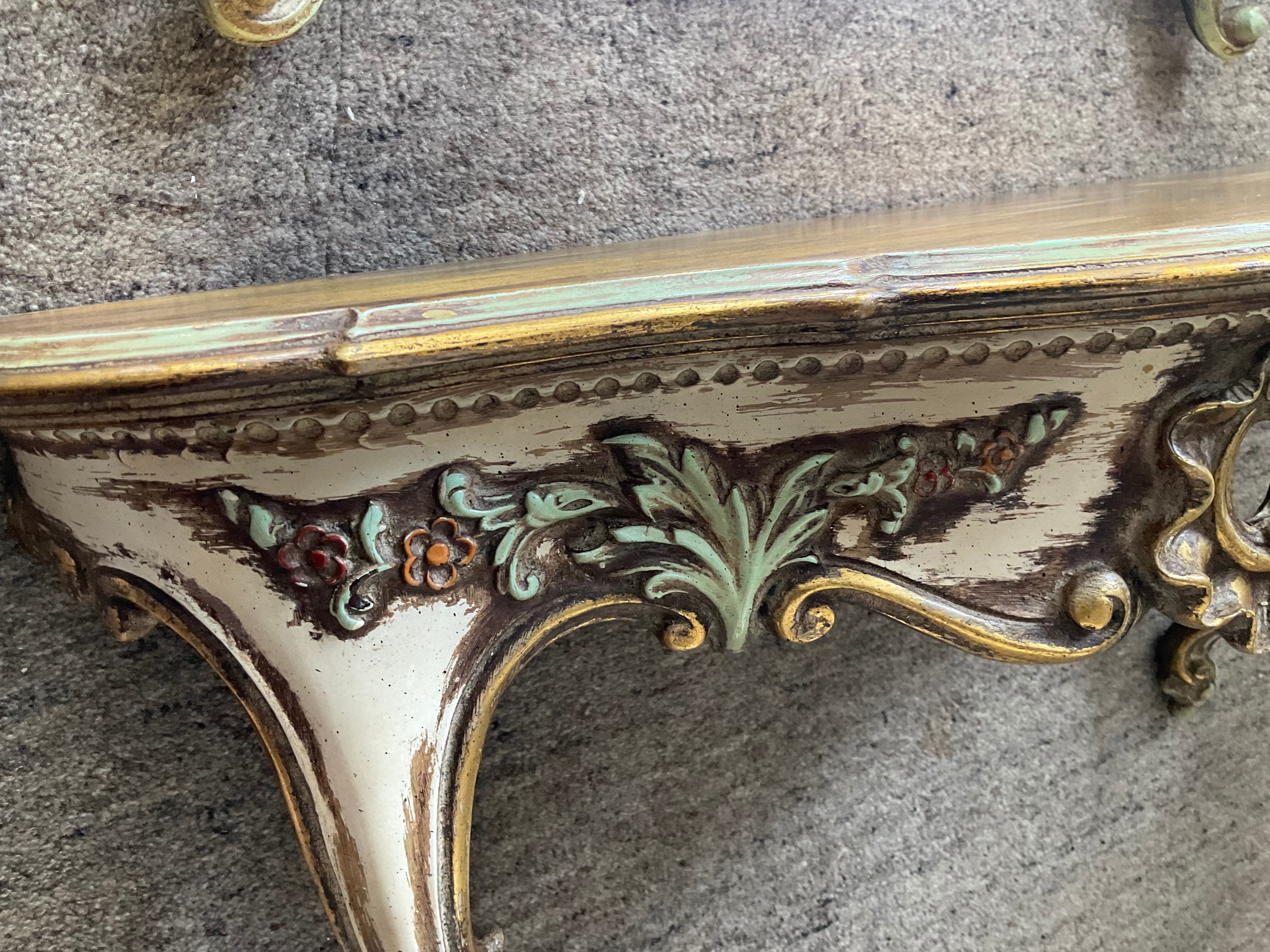 Ancien miroir et console murale en bois sculpté