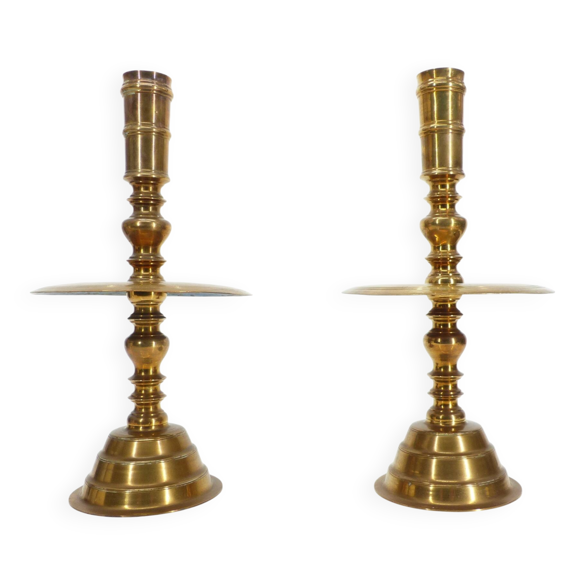 Pair of altar candlesticks in brass, Vietnam, 20th century