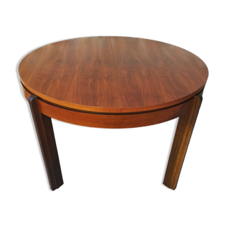 Round table with an extension