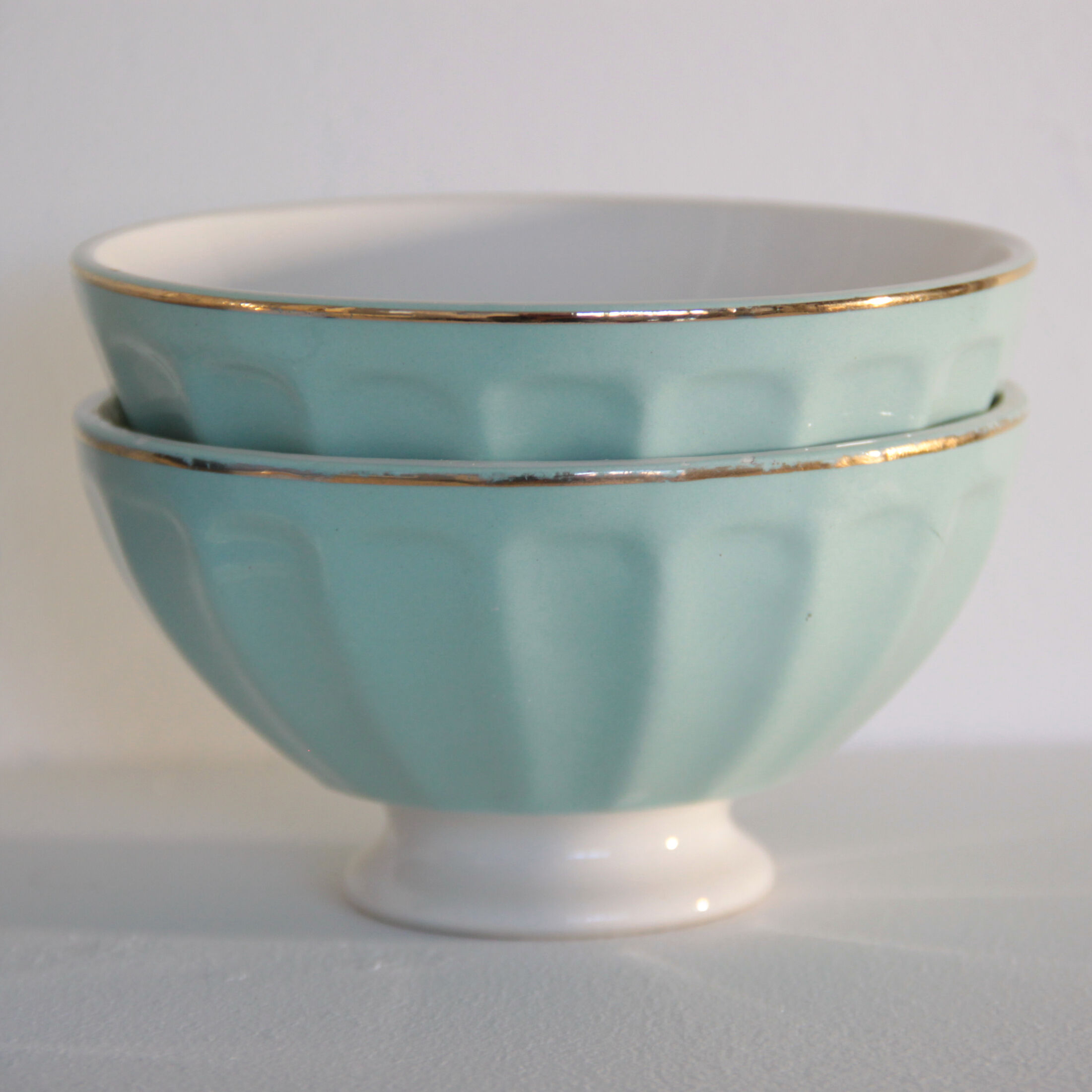 Set of 4 ceramic bowls