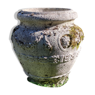 Cache old medici pot in reconstituted stone