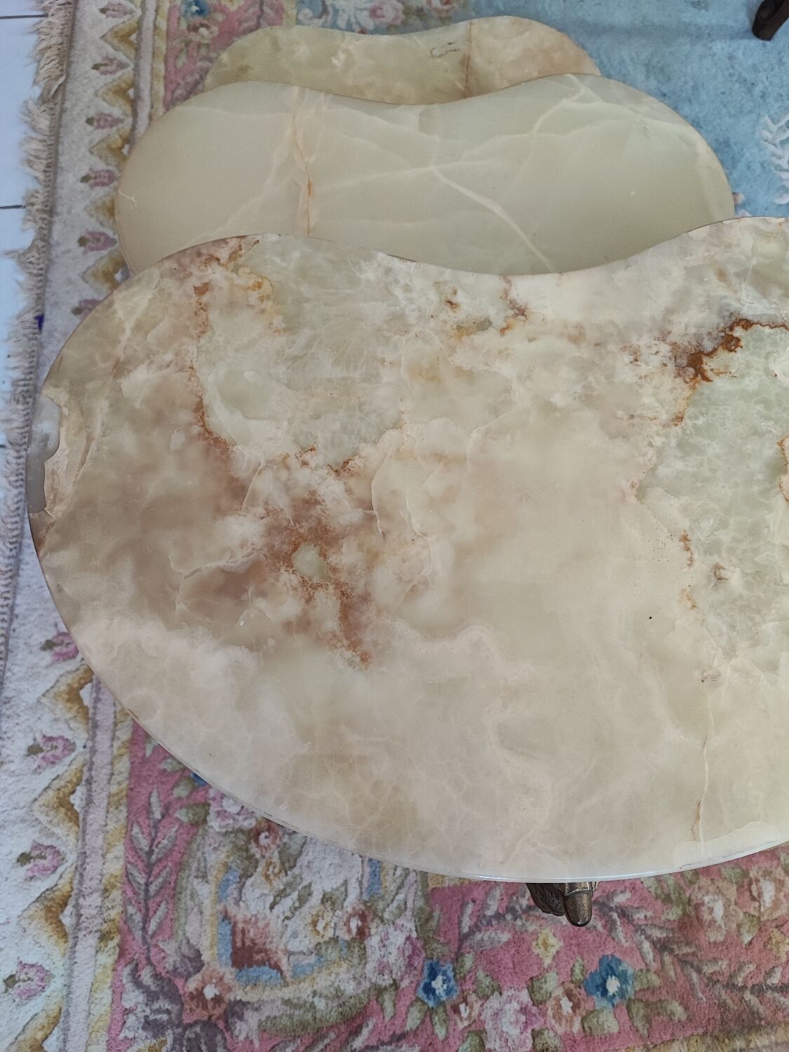 Kidney bean nesting tables