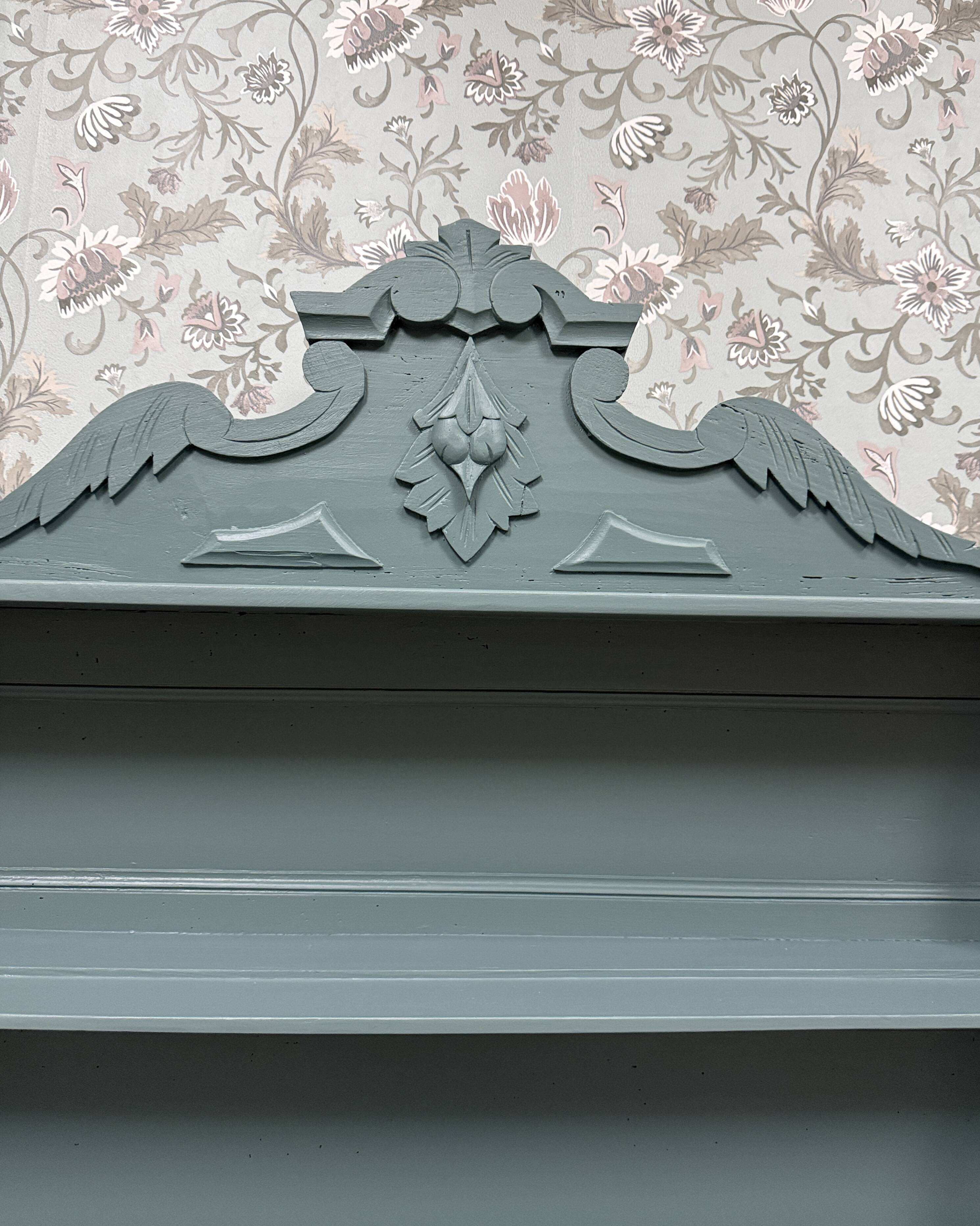 Saint Hubert green-grey dresser (renovated)