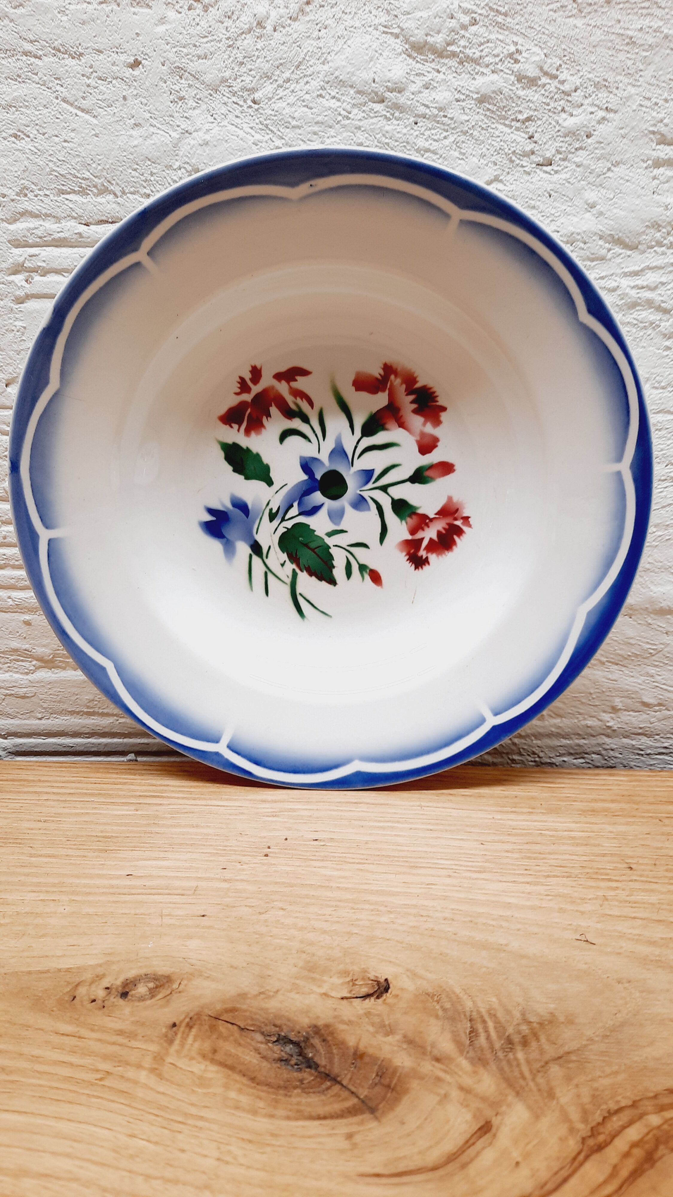 Pair of Digoin hollow plates