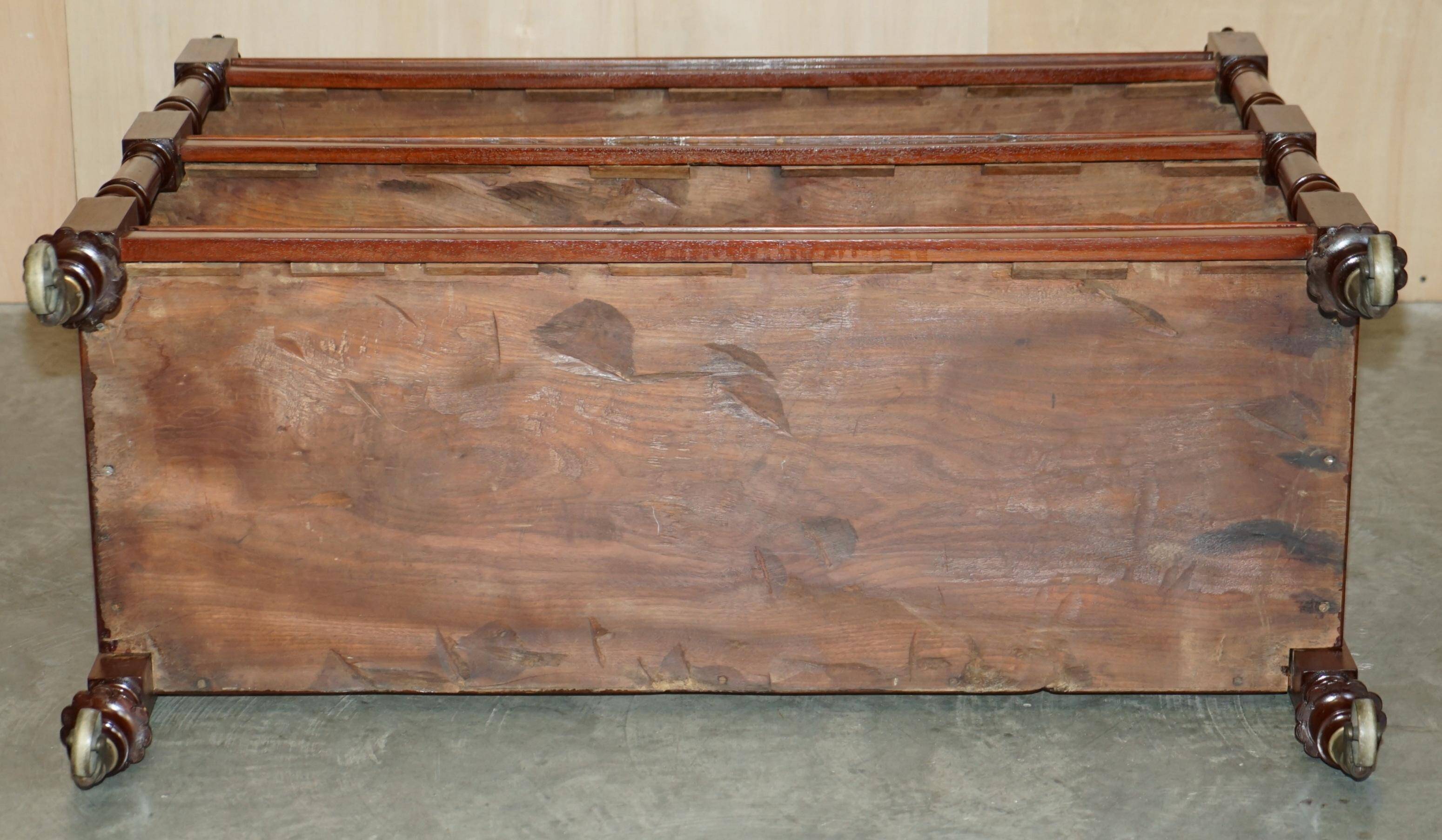 Chariot bibliothèque en acajou circa 1840 à trois niveaux