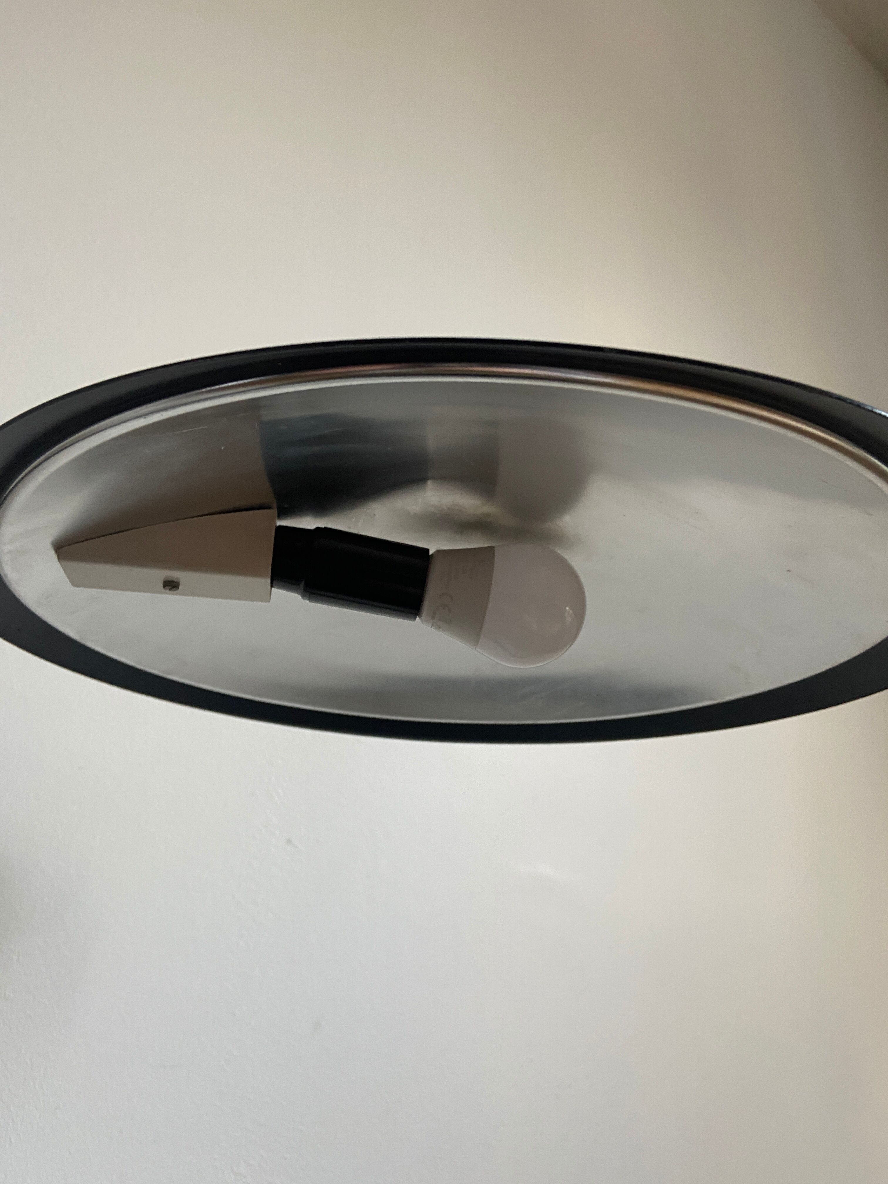 Lampe de bureau soucoupe noire par disderot pour soka made in france
