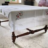 Embroidered tablecloth and 12 vintage napkins