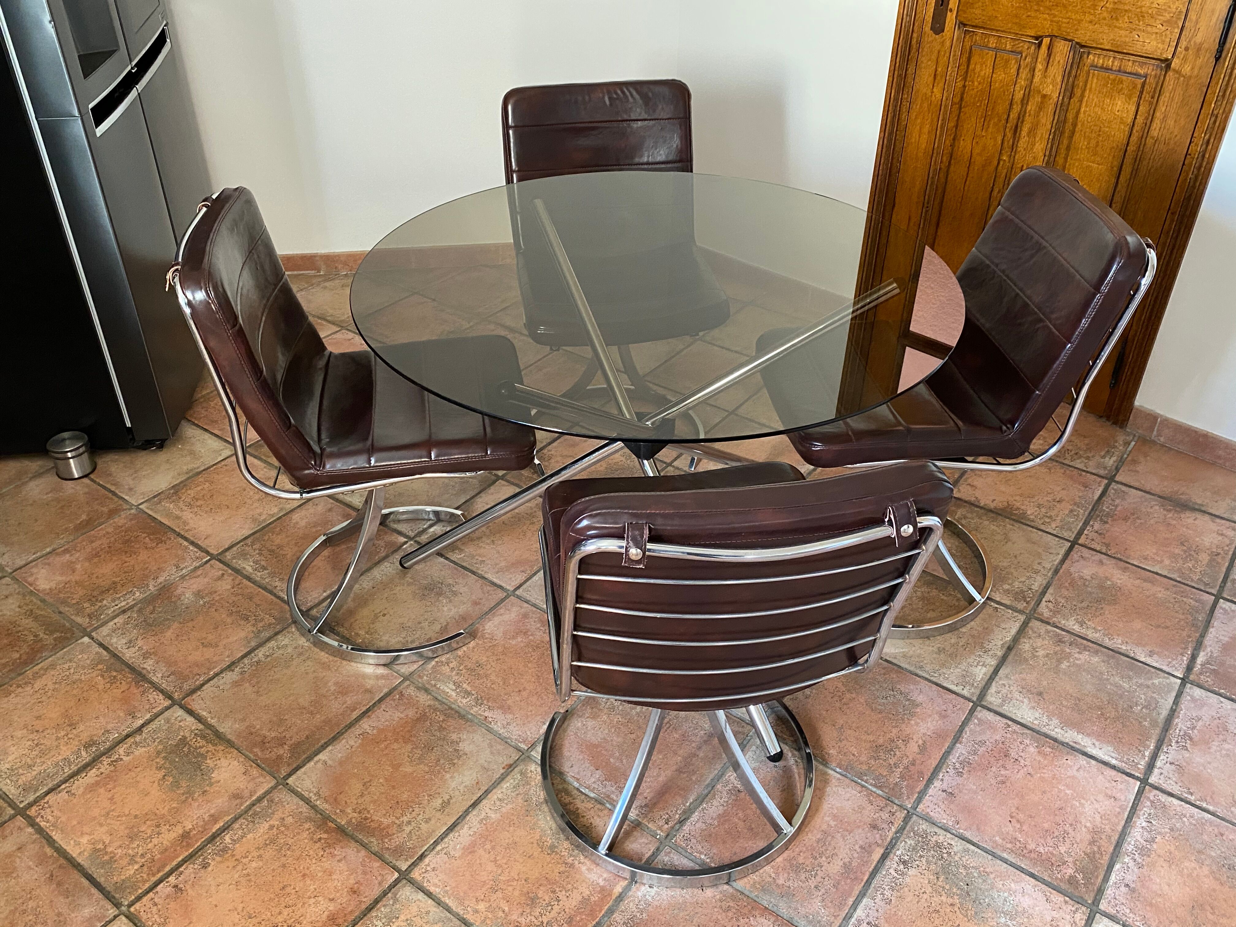 Tripod roundtable steel and glass 1970