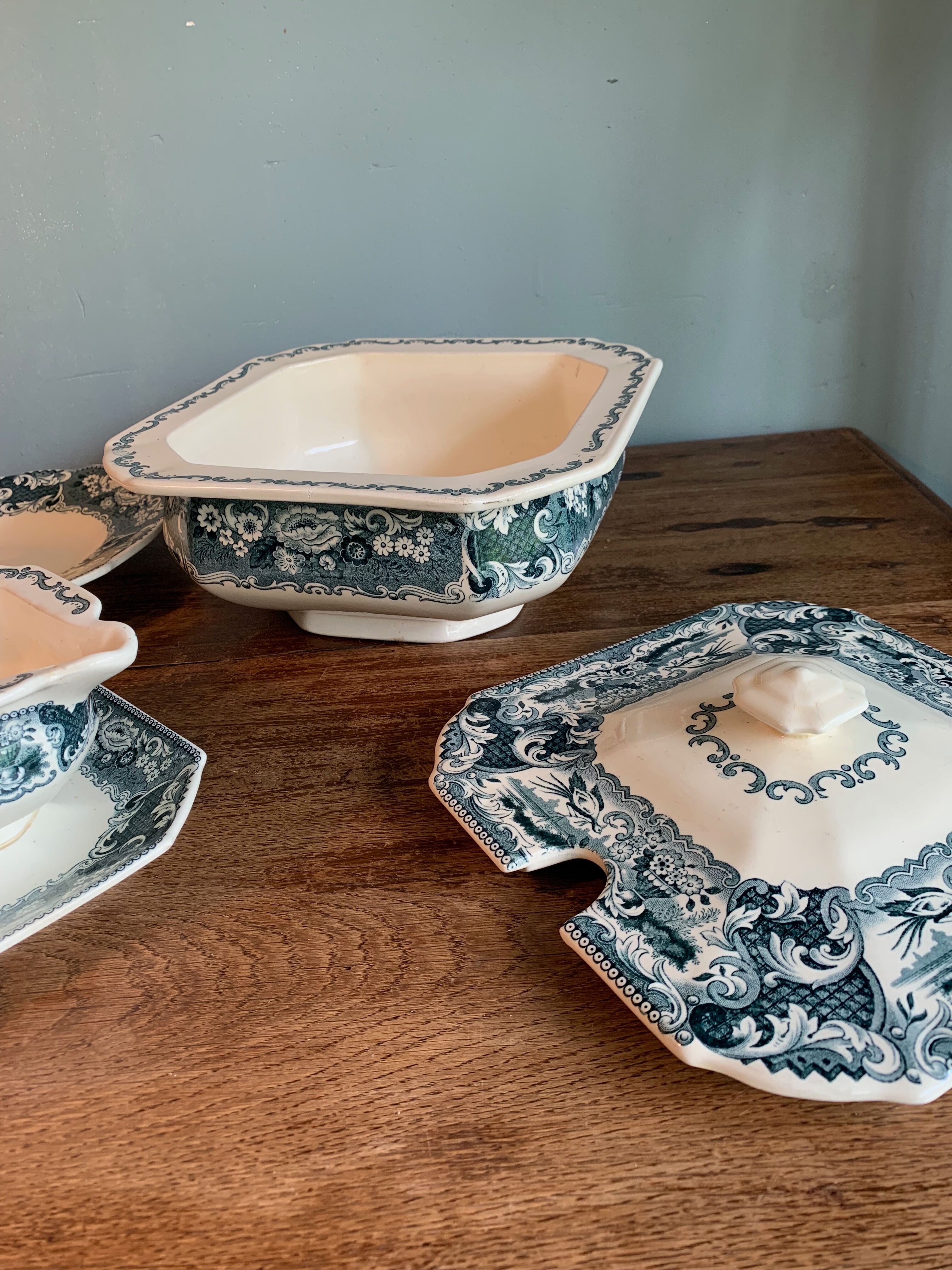 Set of 3 serving dishes in Maastricht ceramic