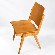 Ensemble de 4 chaises empilables "Austro" par Franz Schuster