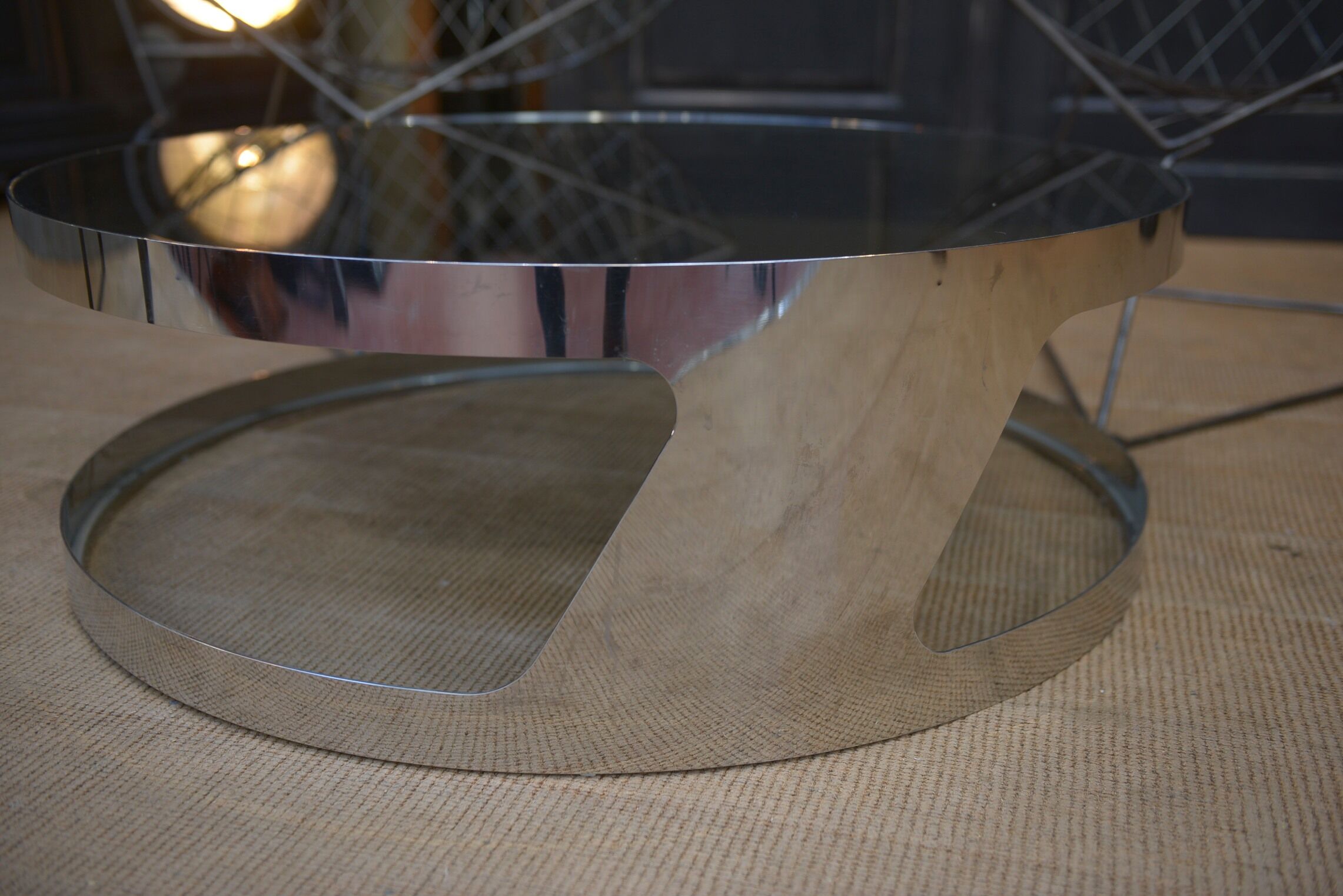 Table basse design en métal chromé et verre fumé 1970
