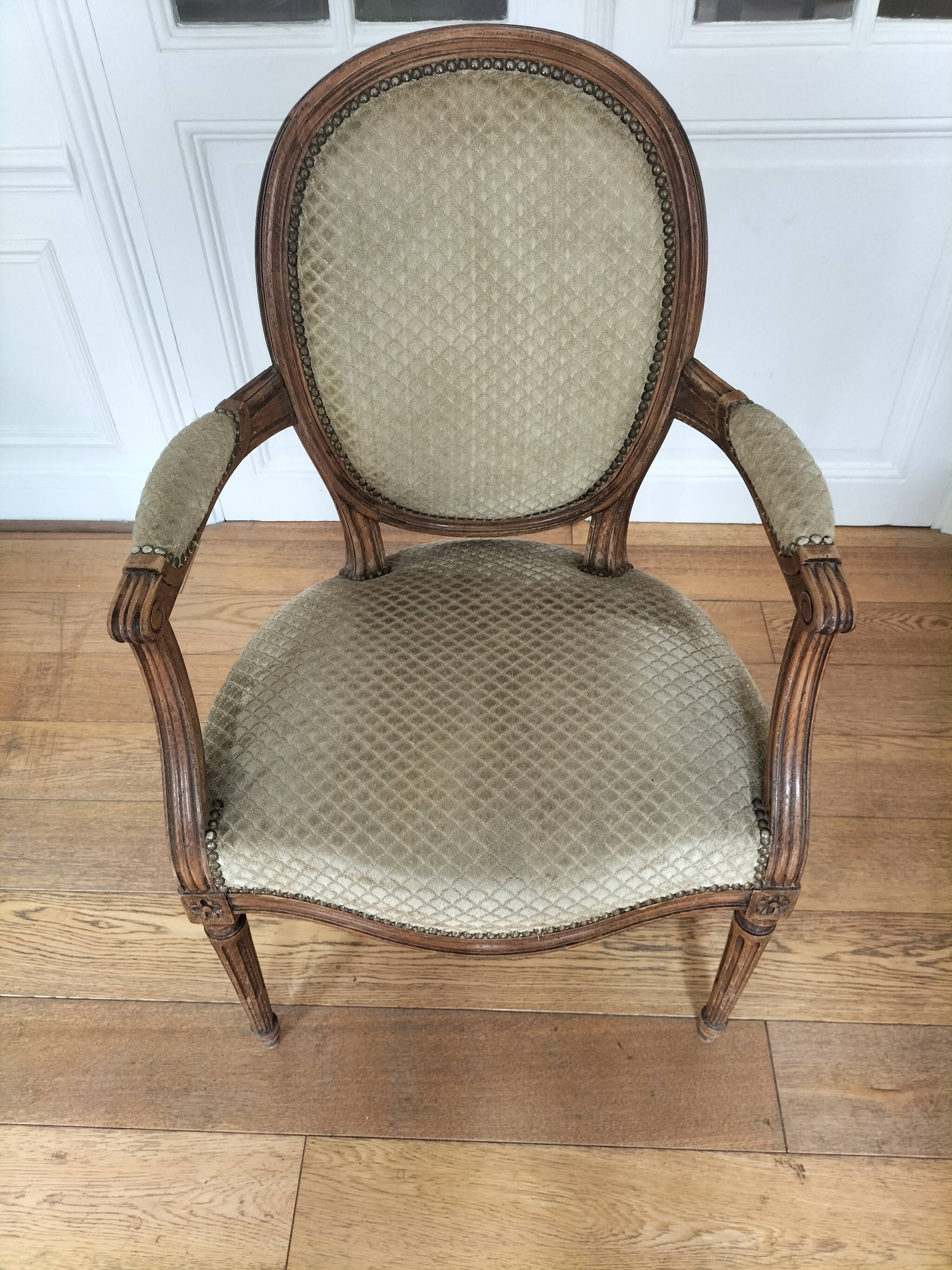 Fauteuils médaillon style Louis XVI