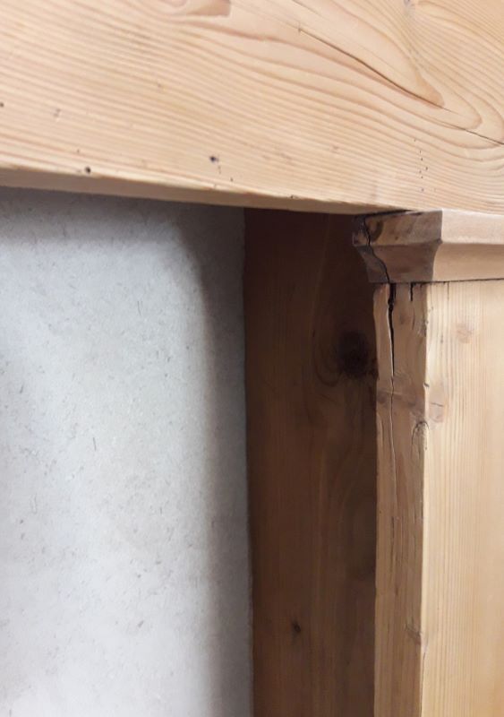 Fireplace mantle XIX l130xh103cm in fir