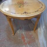 Round table for 4 to 10 place settings