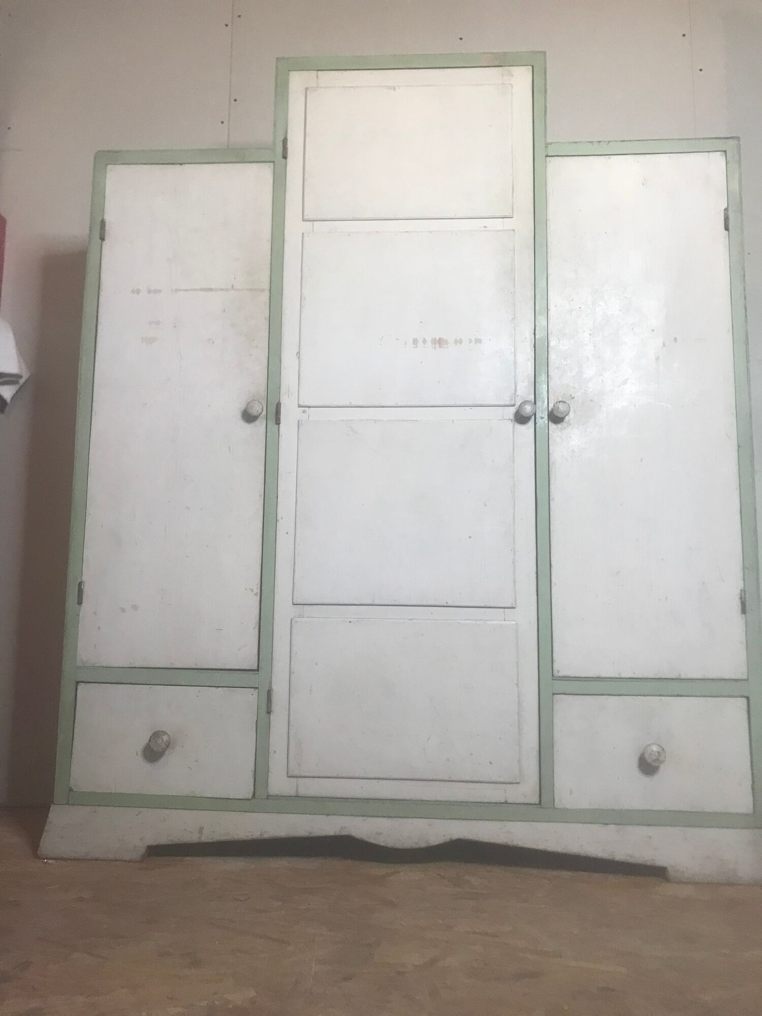 Armoire asymétrique art deco