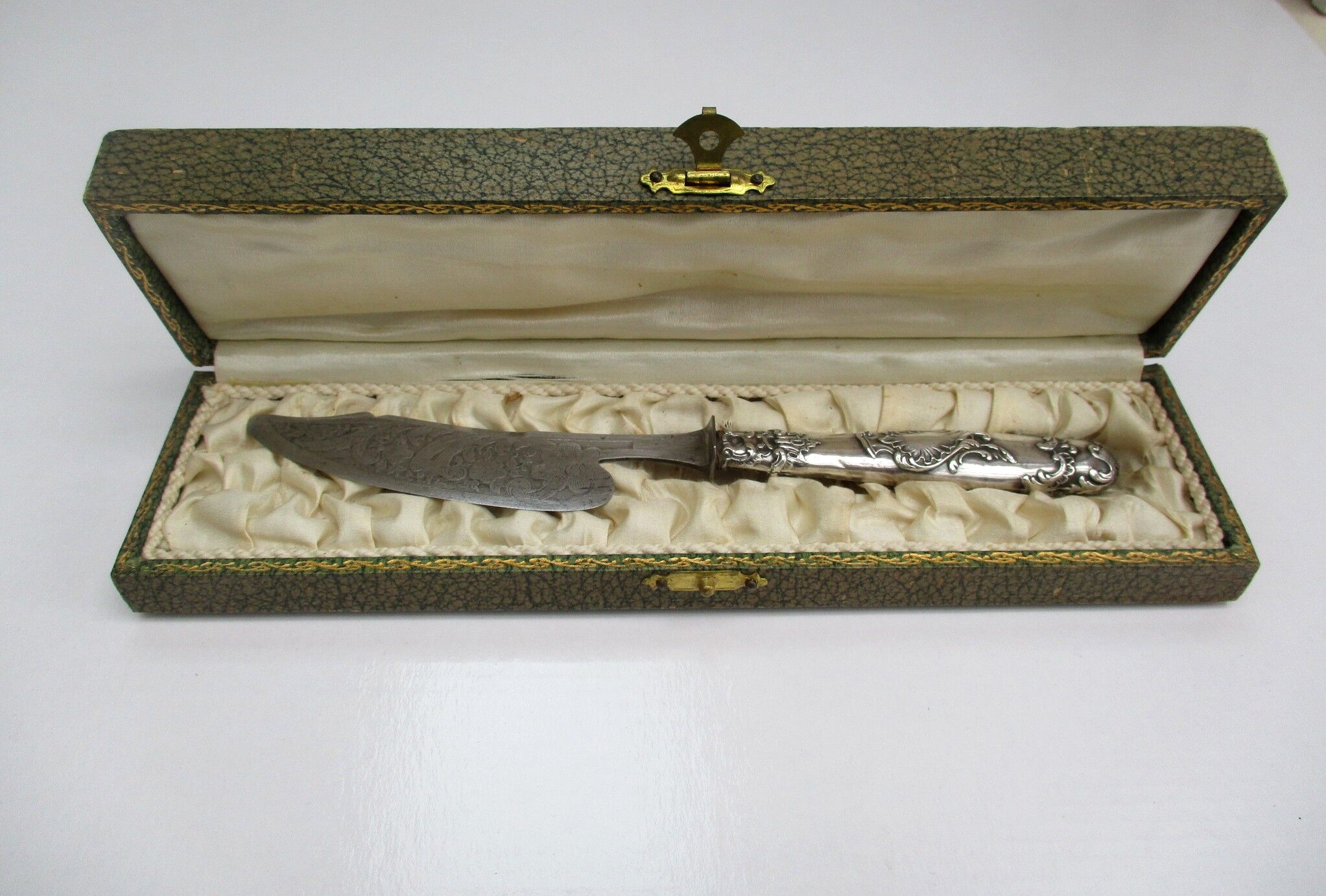 Butter Knife Chiseled Blade, Sleeve Silver Filled - Ecrin