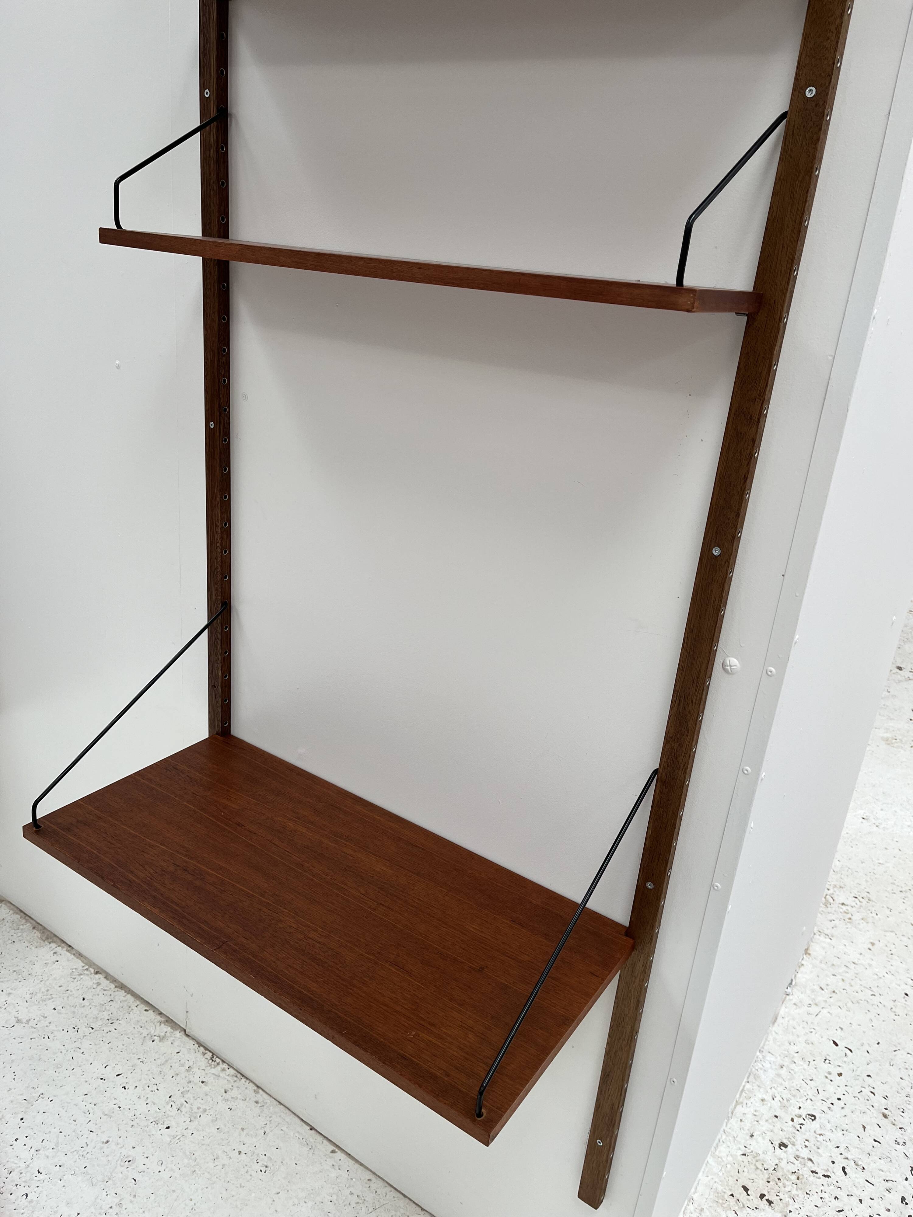 Meuble mural par P. Cadobvius