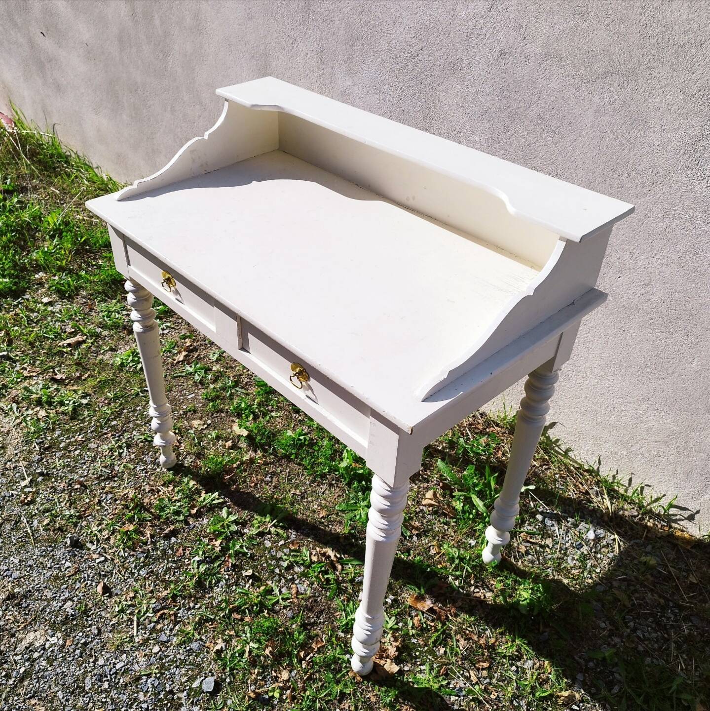 Side or entry desk with tablet