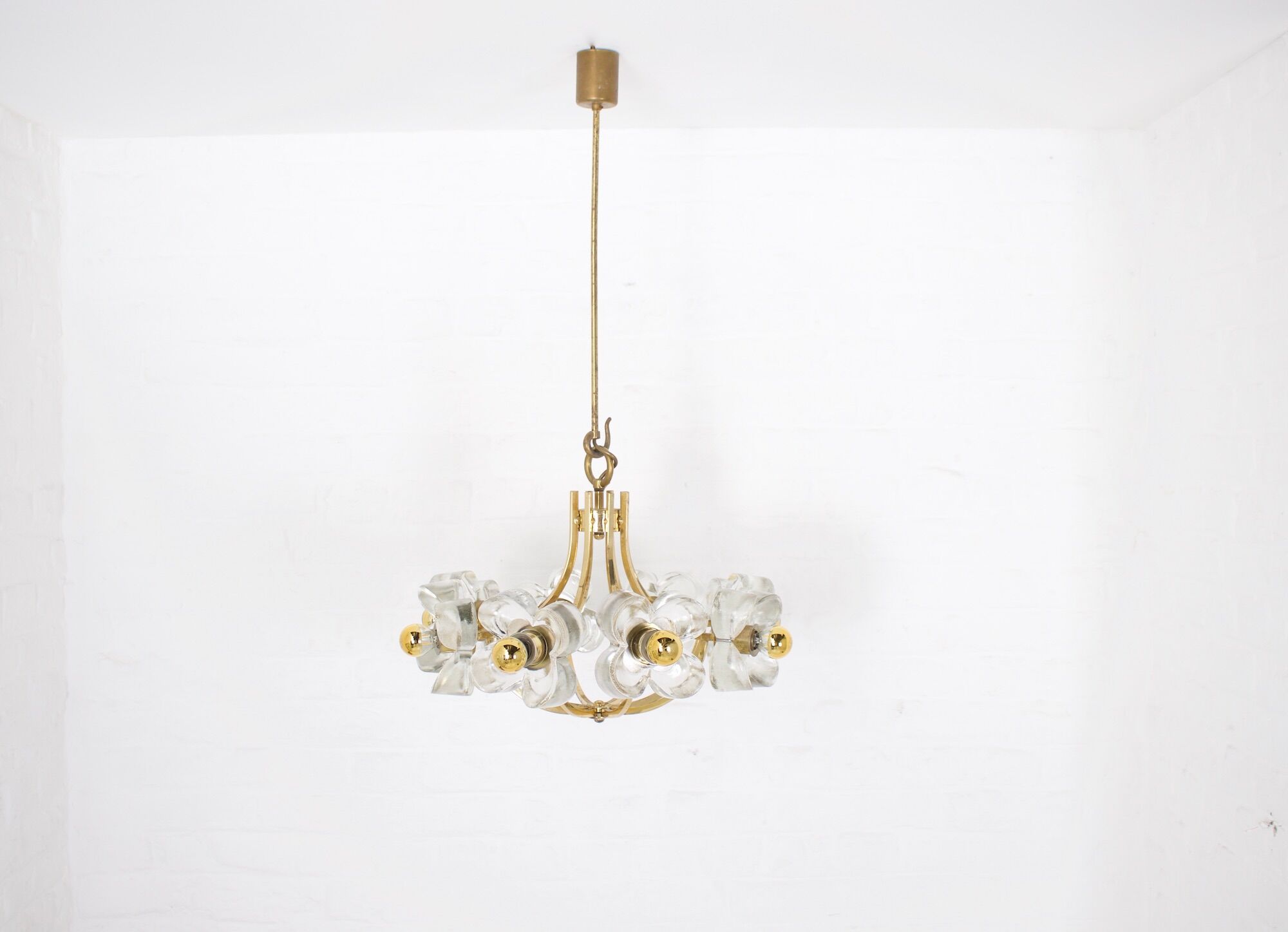 Lustre en laiton & fleurs Simon & Schelle.