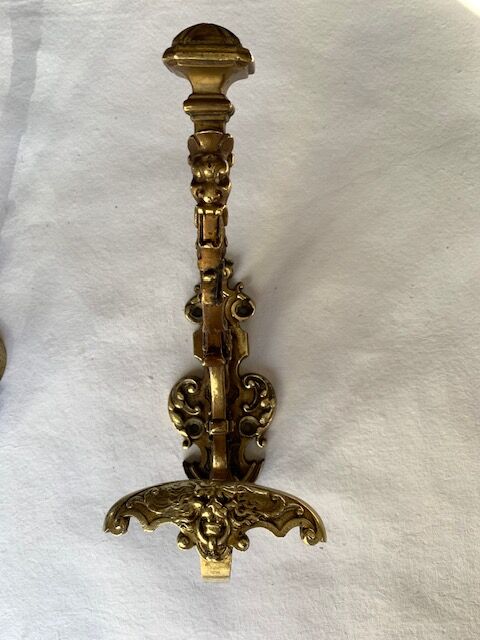 Gilded bronze hook nineteenth, Louis XVI, chimera decoration