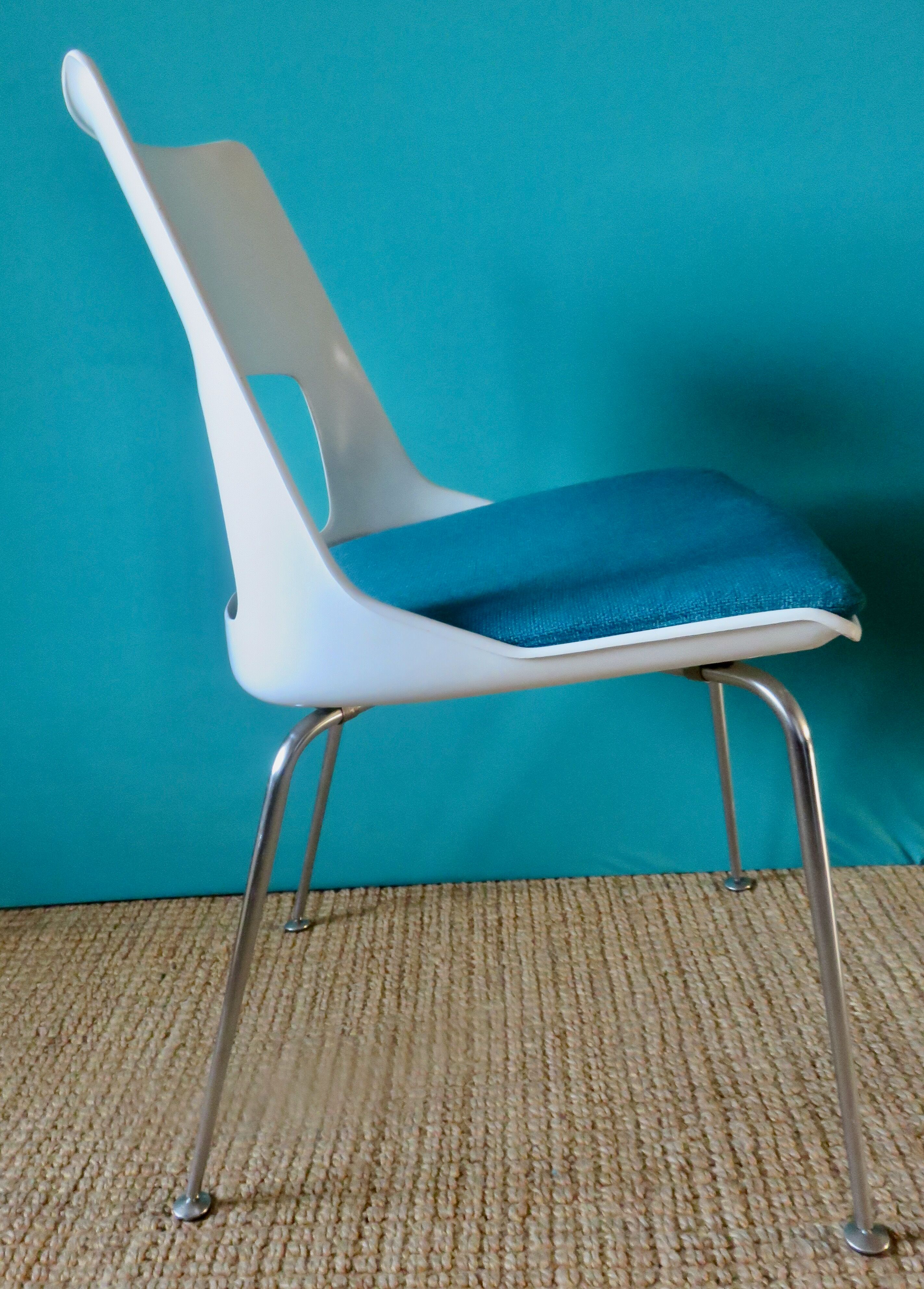 6 chaises blanches à galette turquoise de Kay Korving. Danemark 1975
