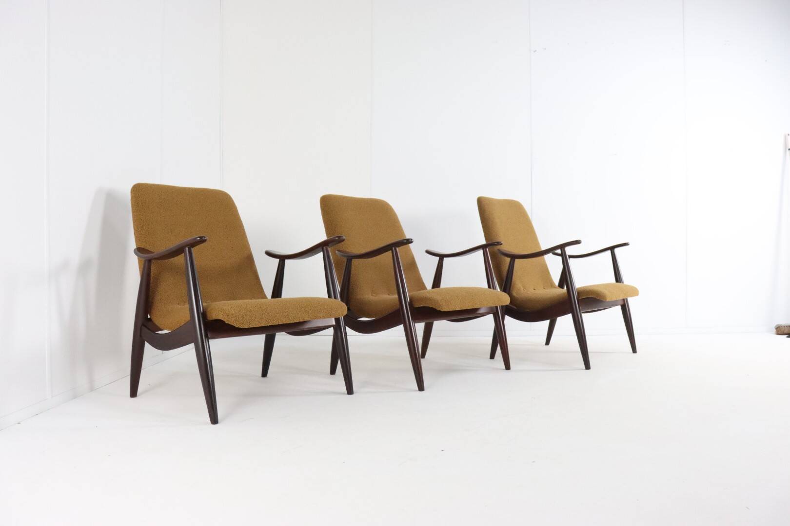 Armchair 'Popkensburg' Attr. Louis van Teeffelen for Wébé | 3 pieces in sto