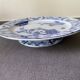 Assiette sur piédouche en faïence bleue et blanche Creil & Montereau, service "Japon", XIXème siècle