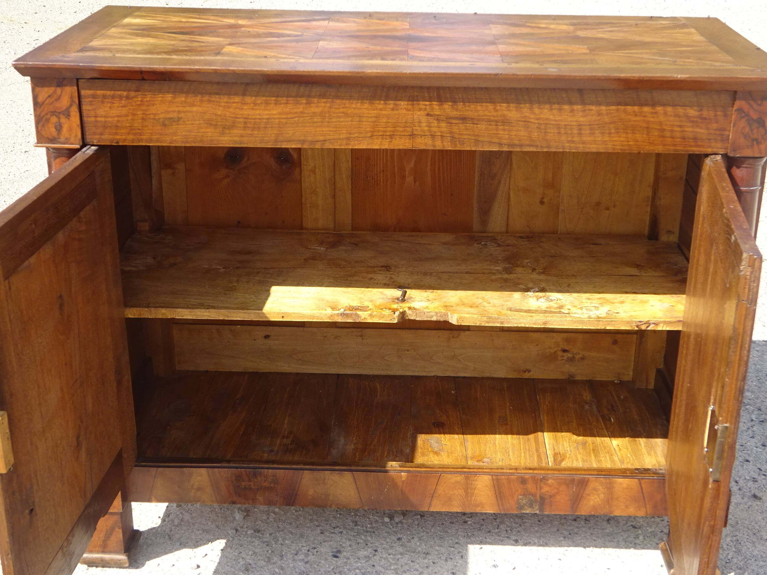 Antique buffet à colonnes semi détachées style Empire