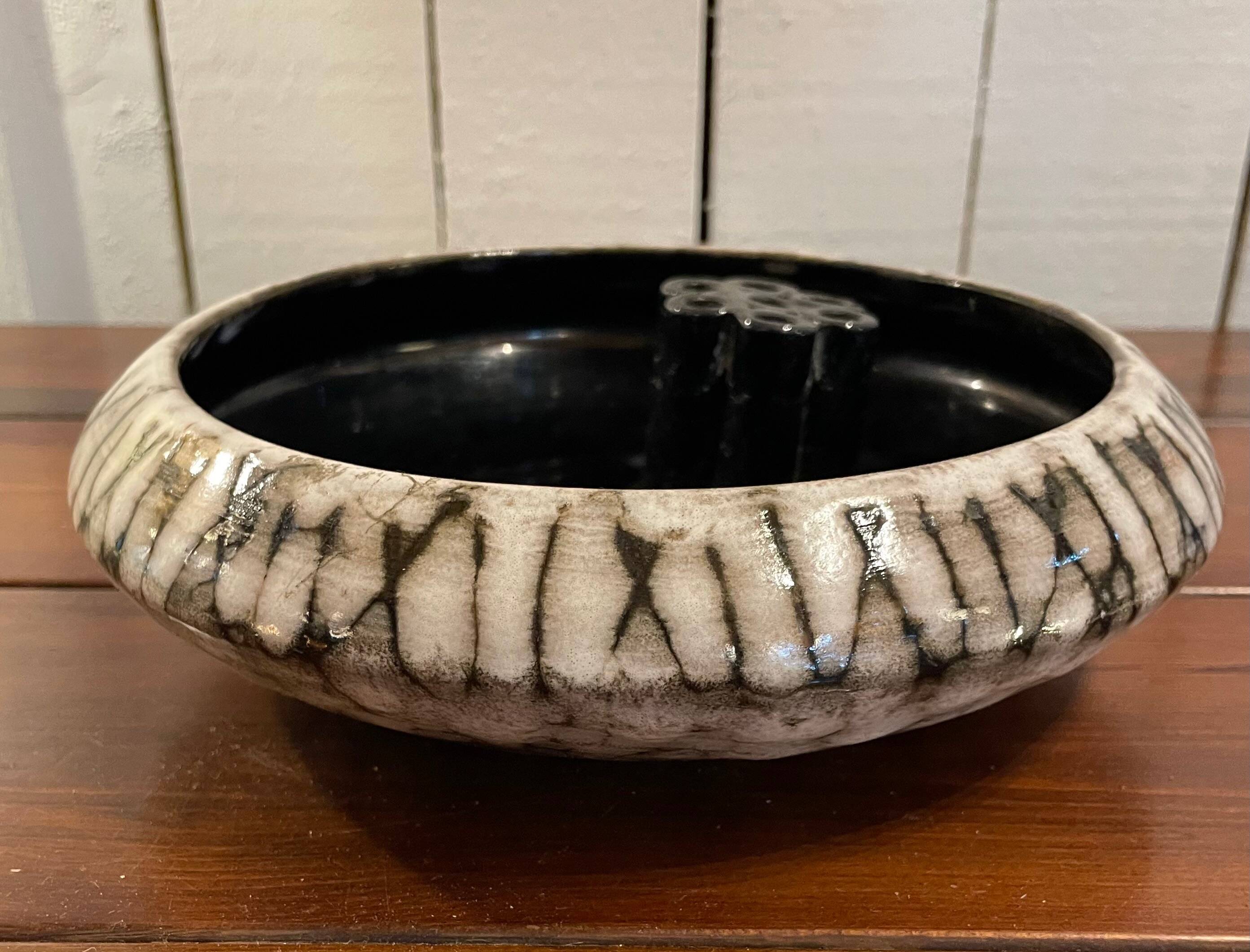 Hungarian ceramic empty pocket