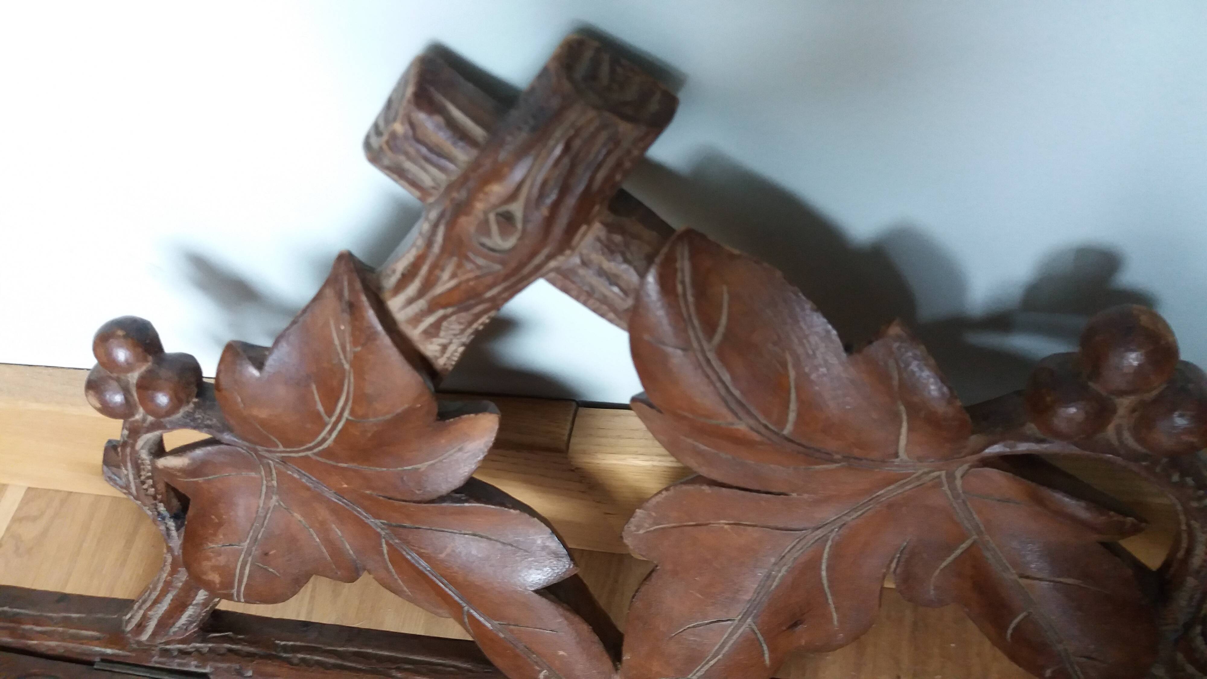 Porte pipes en bois sculpté