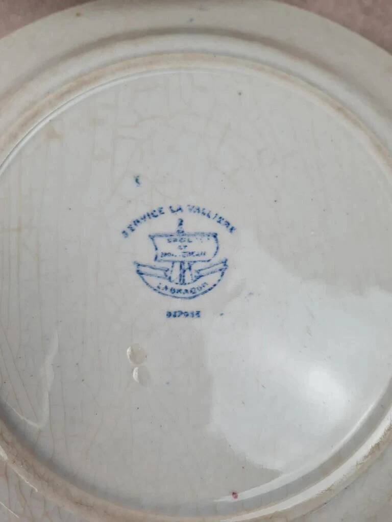 Set of 6 antique flat plates from Creil and Montereau, La Vallières service, 23 cm