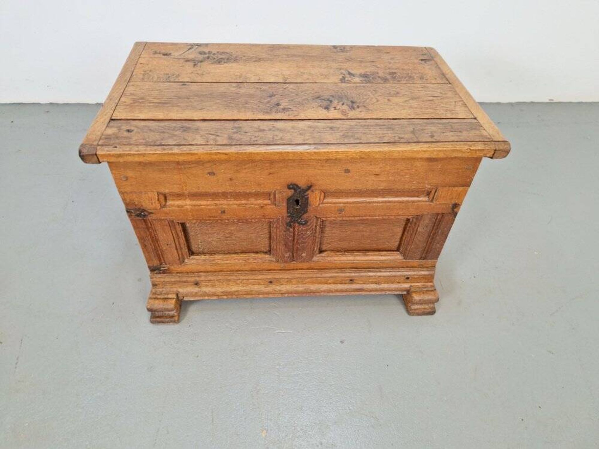 Antique Brutalist Chest in Oak, 1800