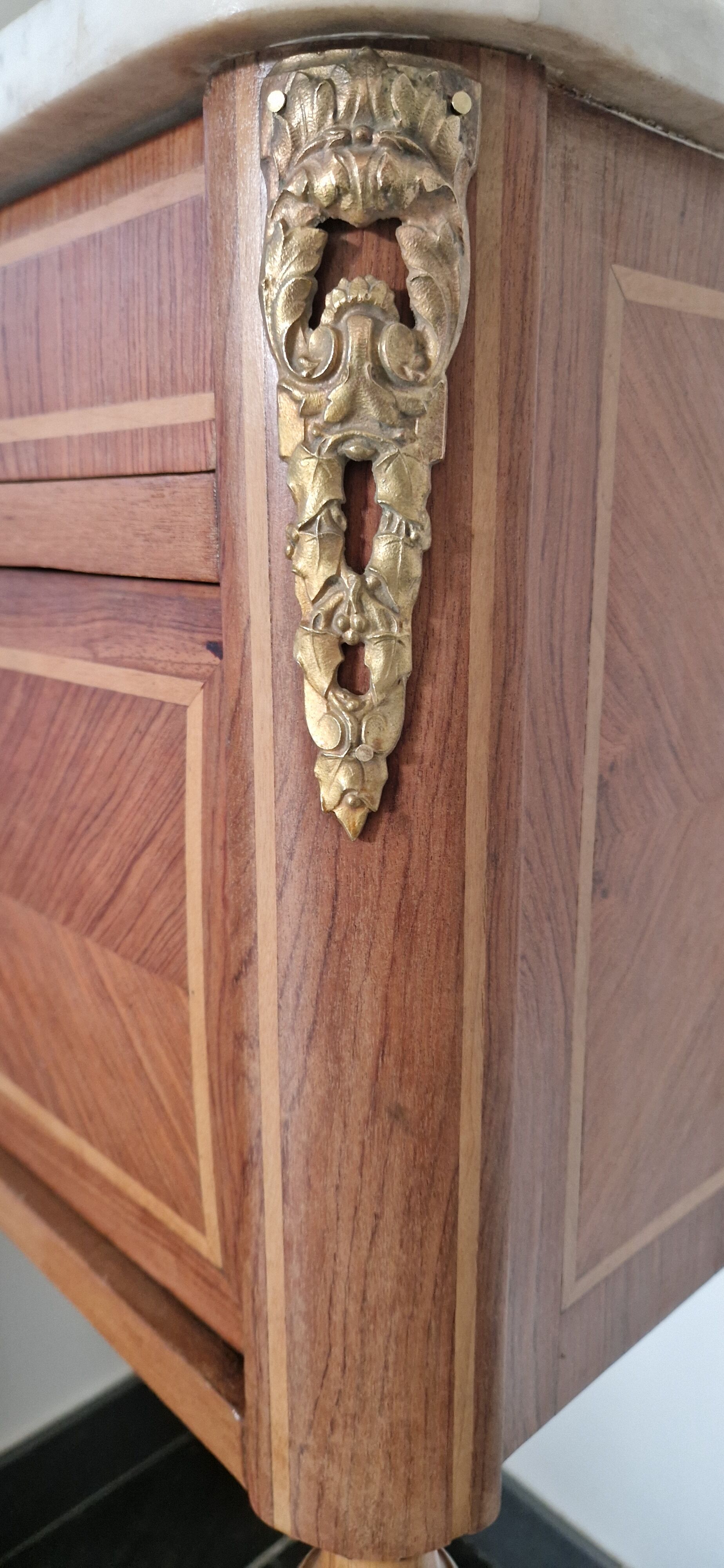 Louis XVI style side table - Marquetry wood and gilded bronze