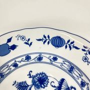 Set of 5 dessert plates with blue onion pattern by Wellco, porcelain.