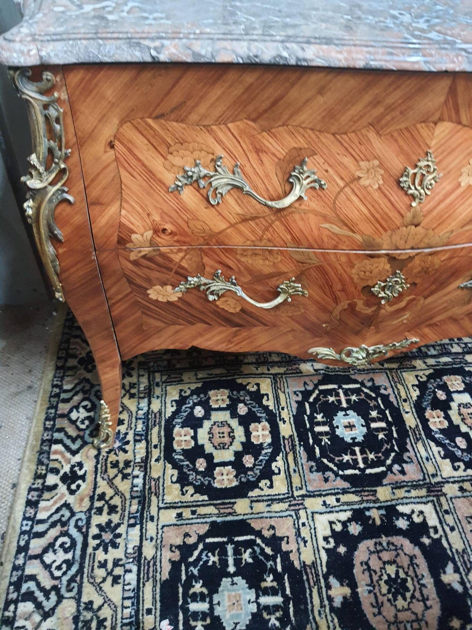 Marquetry chest of drawers