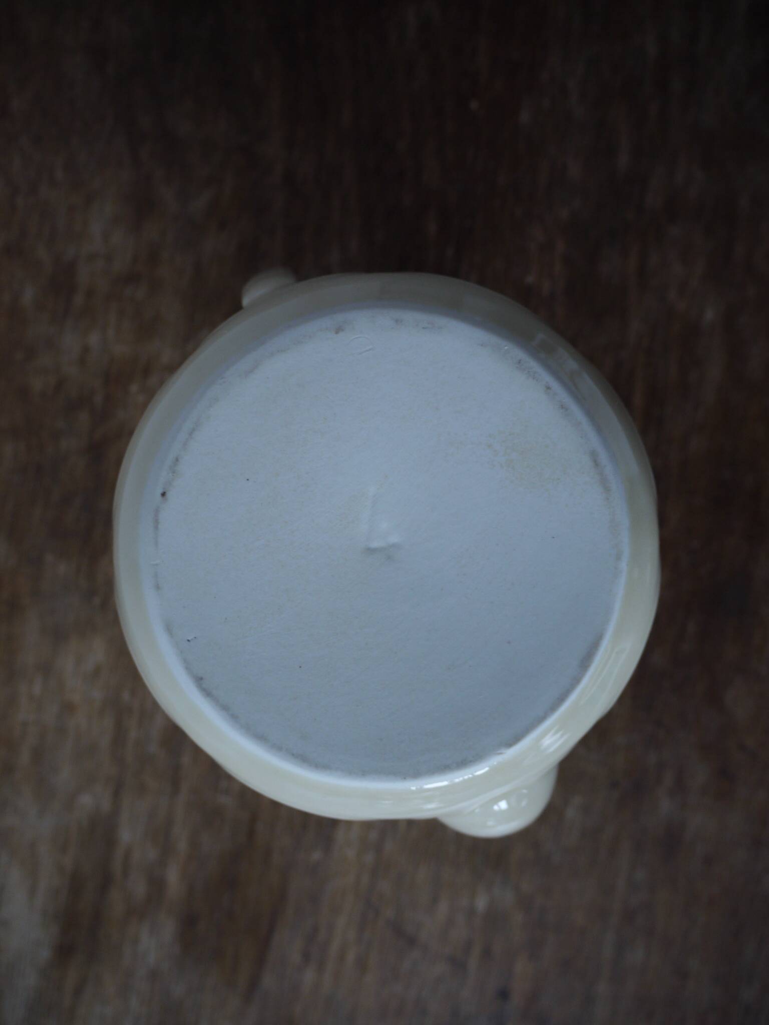 Théière vintage blanc cassé