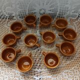 12 tasses à café anciennes avec soucoupes