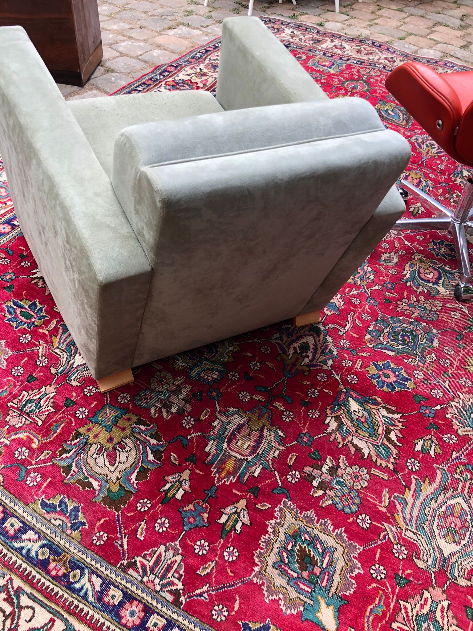 Design armchair hugues chevalier