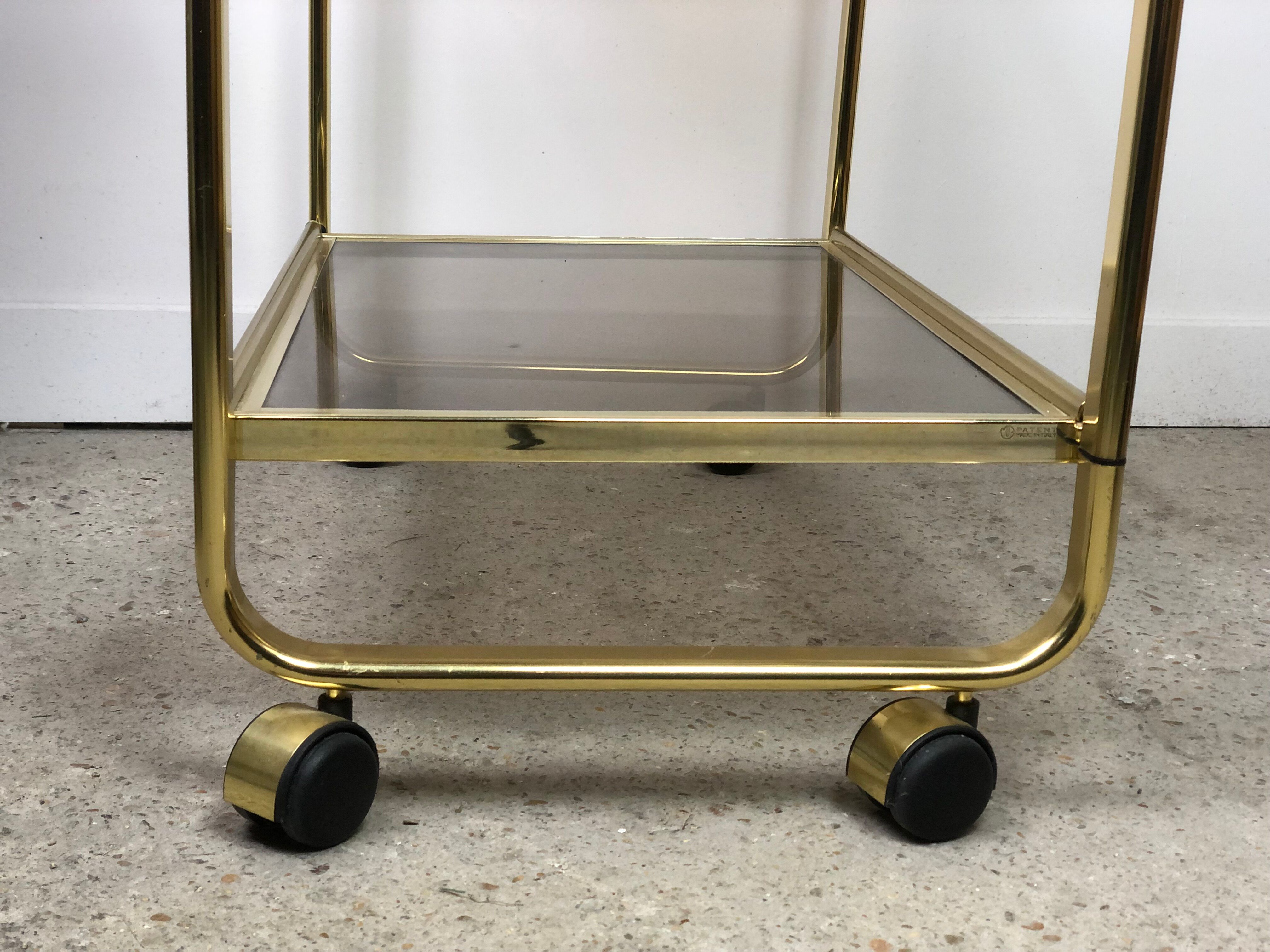 Desserte table roulante pliable mb patent italy en métal doré 70's