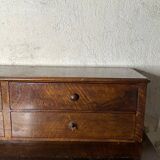Wooden lady's desk says "happiness of the day"
