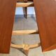 Table de repas ronde aux design scandinave en teck des années 60.